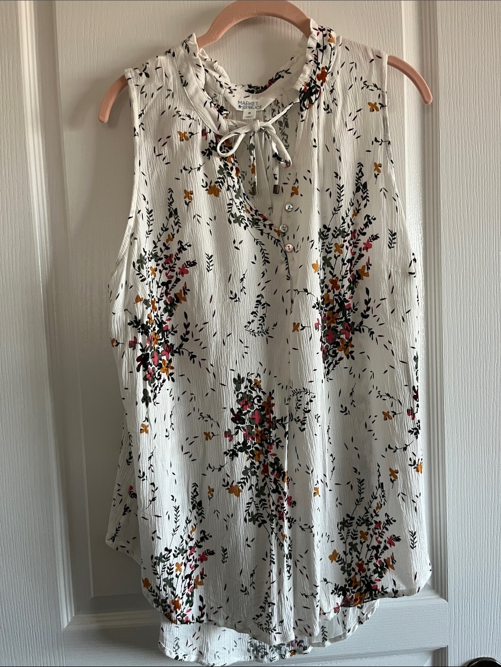 Market & Spruce 🌺Host Pick 🌺
Cream Floral Sleeveless Tie-Neck Top